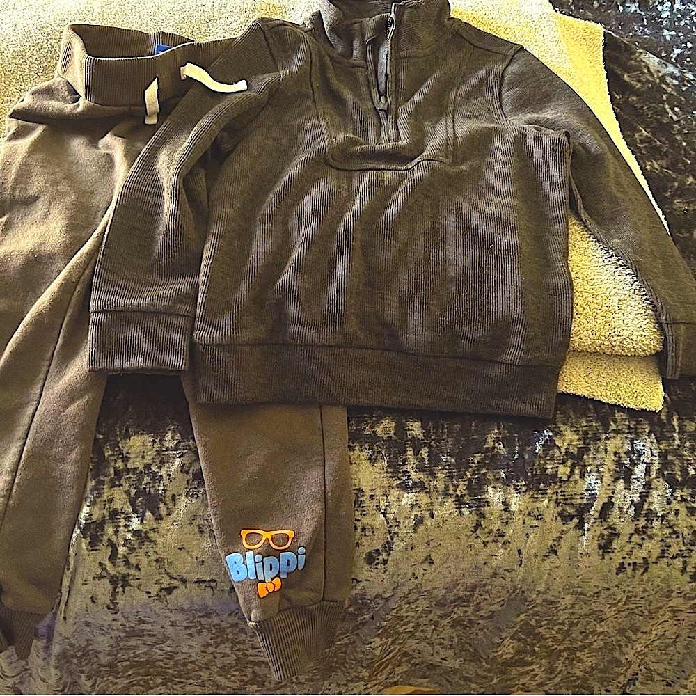 Blippi Jogging Pants and Old Navy Pullover Zip Top Size 4 Toddler
